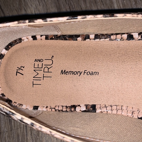 Time And Tru Slip On Shoes - Picture 12 of 14
